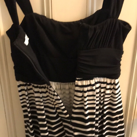 Black dress - Picture 5 of 6